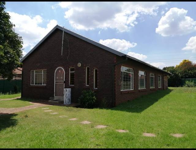 3 BEDROOM HOUSE FOR SALE IN STRUISBULT